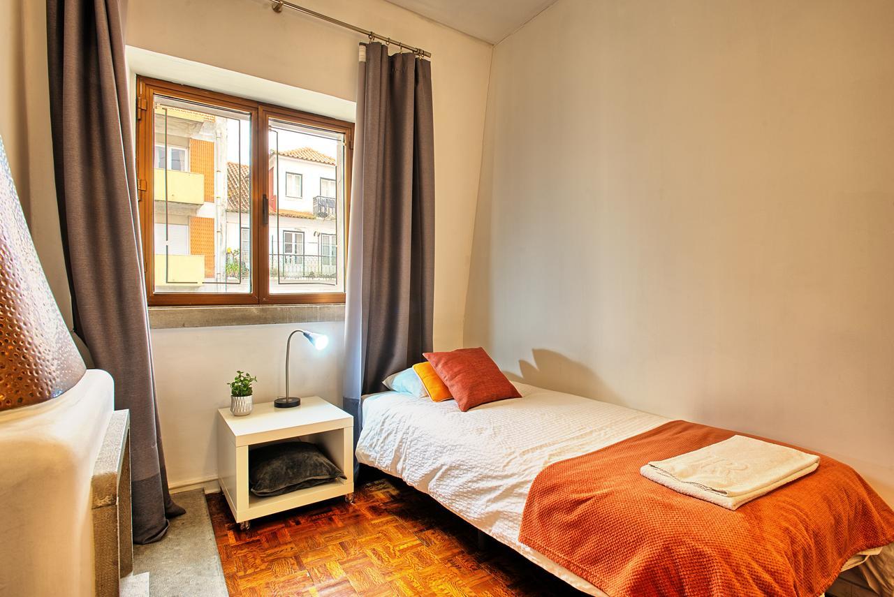 Sao Pedro 30 Guests Apartment Lisbon Exterior photo