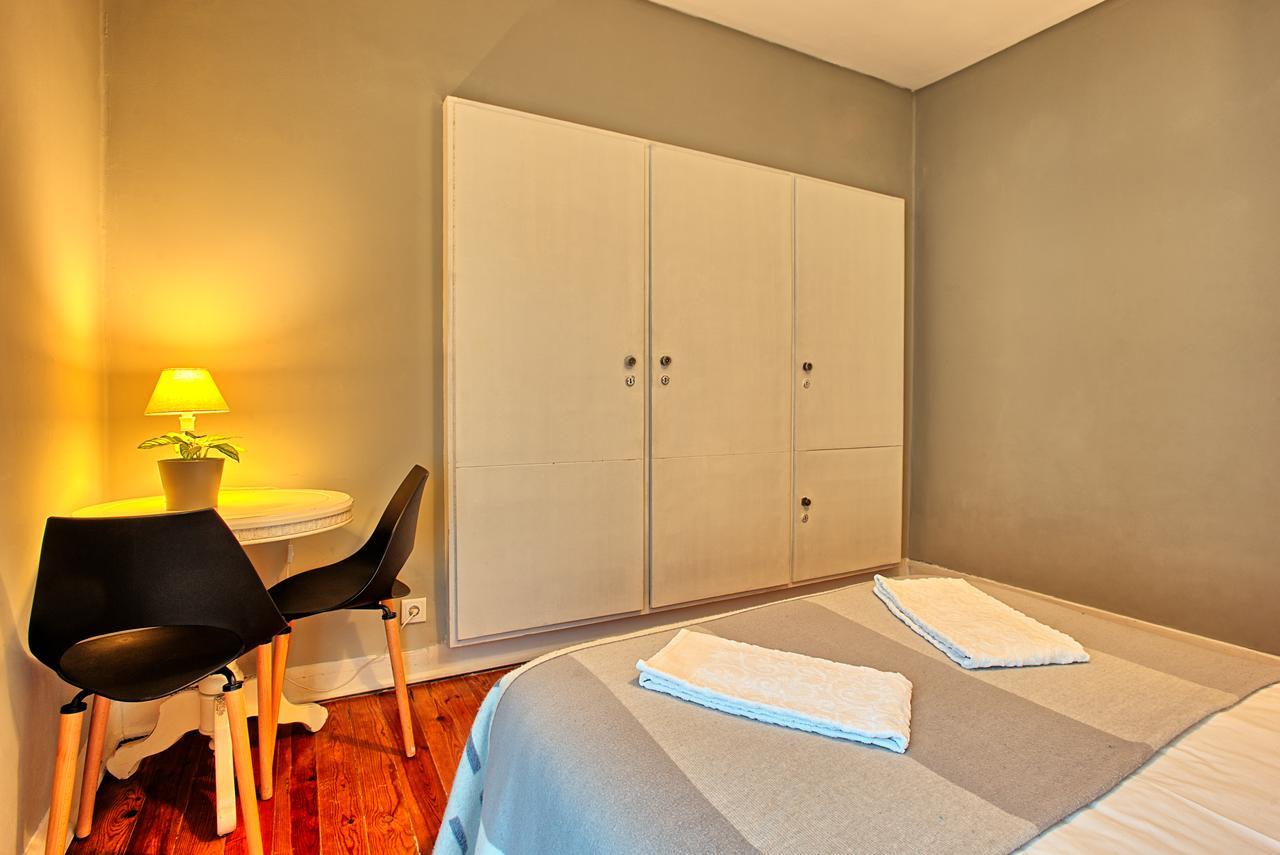 Sao Pedro 30 Guests Apartment Lisbon Exterior photo