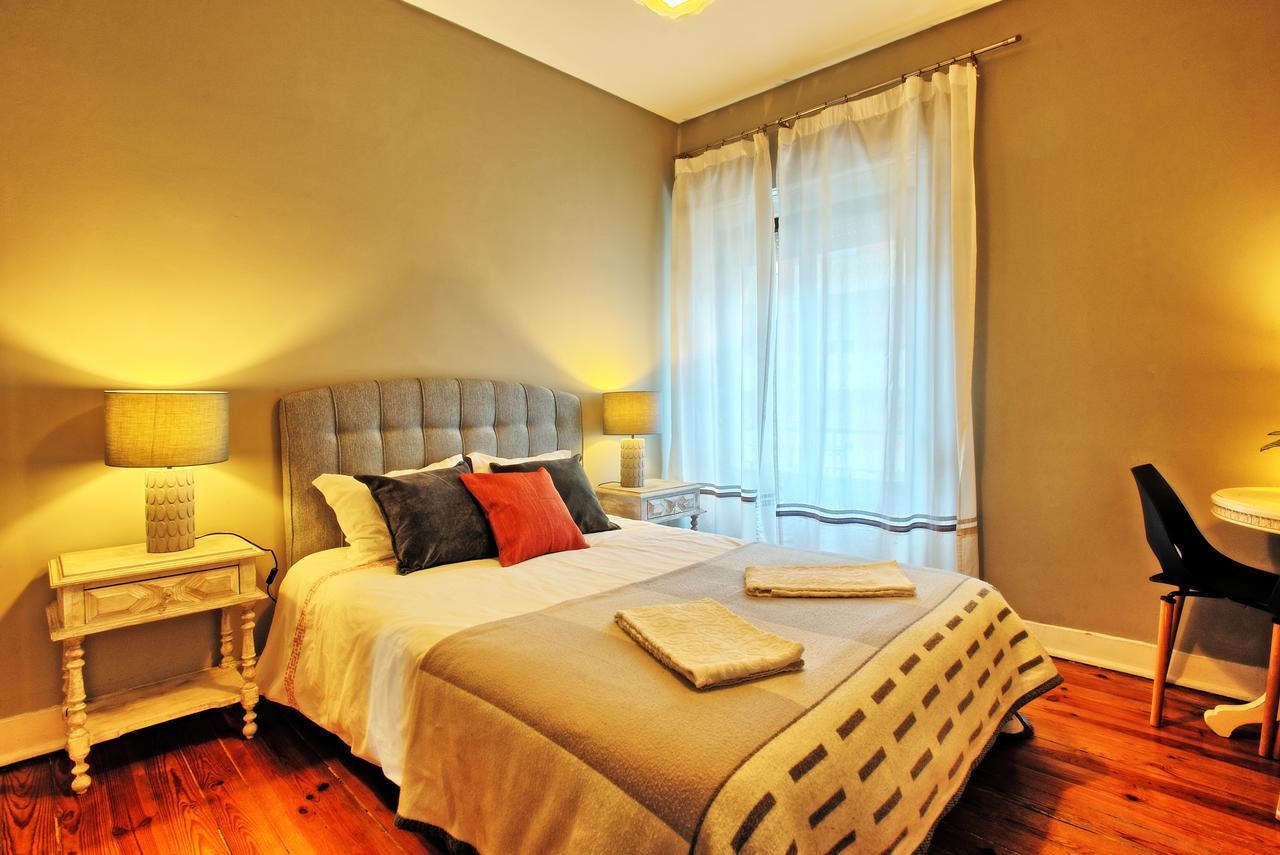 Sao Pedro 30 Guests Apartment Lisbon Exterior photo